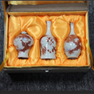 清玩玉款礬紅龍紋堆彩小藥瓶一組